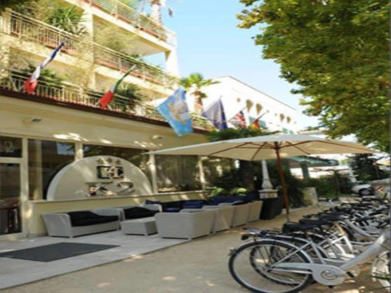 Hotel In Cesenatico Exteriör bild